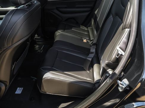 New 2025 Jeep Grand Cherokee Limited w/ Luxury Tech Group II image 15