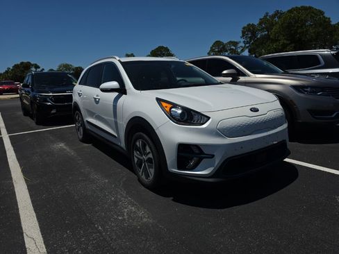 Used 2019 Kia Niro EX FWD image 2