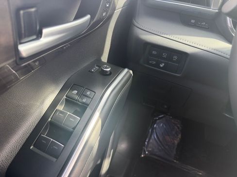 Certified 2025 Toyota Highlander Platinum AWD/4WD image 22