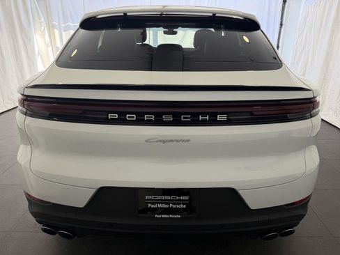 Certified 2025 Porsche Cayenne Coupe image 8