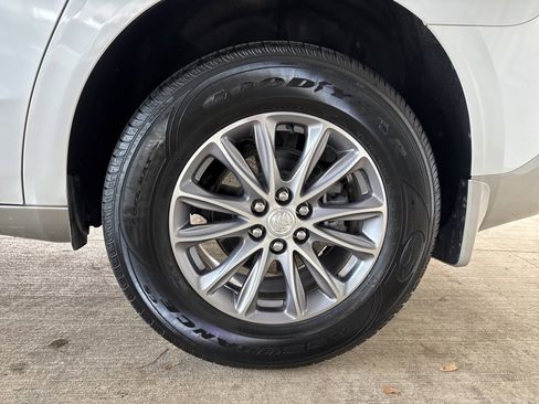 Used 2022 Buick Enclave Essence image 40