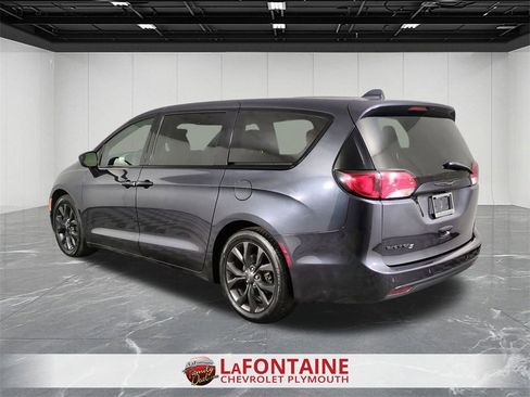 Used 2020 Chrysler Pacifica Touring w/ S Appearance Package image 6