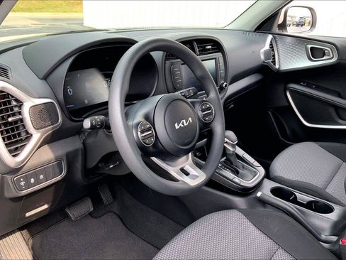 Used 2025 Kia Soul LX FWD image 12