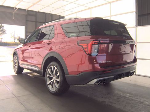 Used 2025 Ford Explorer Platinum w/ Ultimate Package AWD/4WD image 17
