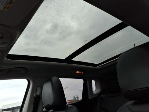 Used 2021 Jeep Compass Altitude w/ Sun and Sound Group image 23