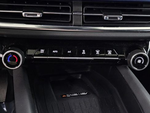 Used 2025 Chevrolet Equinox EV LT w/ Convenience Package FWD image 19