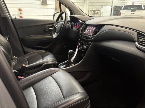 Used 2020 Chevrolet Trax Premier AWD/4WD image 25