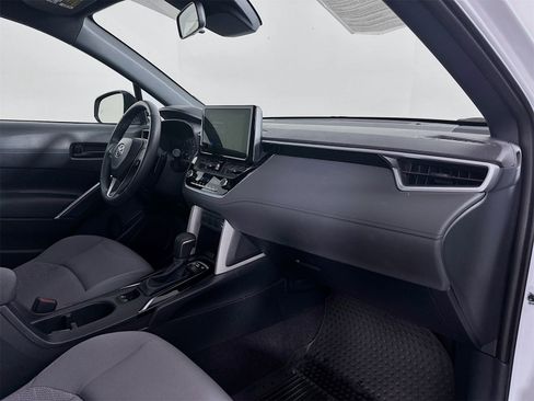 Certified 2024 Toyota Corolla Cross SE image 28