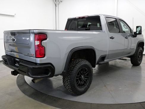 Used 2024 Chevrolet Silverado 2500 ZR2 w/ Technology Package AWD/4WD image 7