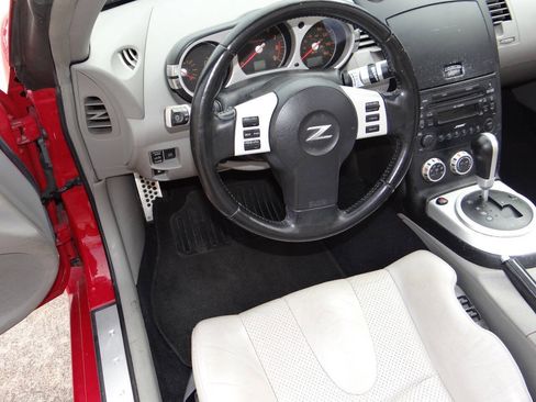 Used 2007 Nissan 350Z Touring RWD image 12
