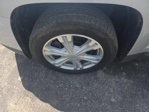 Used 2017 GMC Terrain SLE w/ Chrome Package FWD image 6