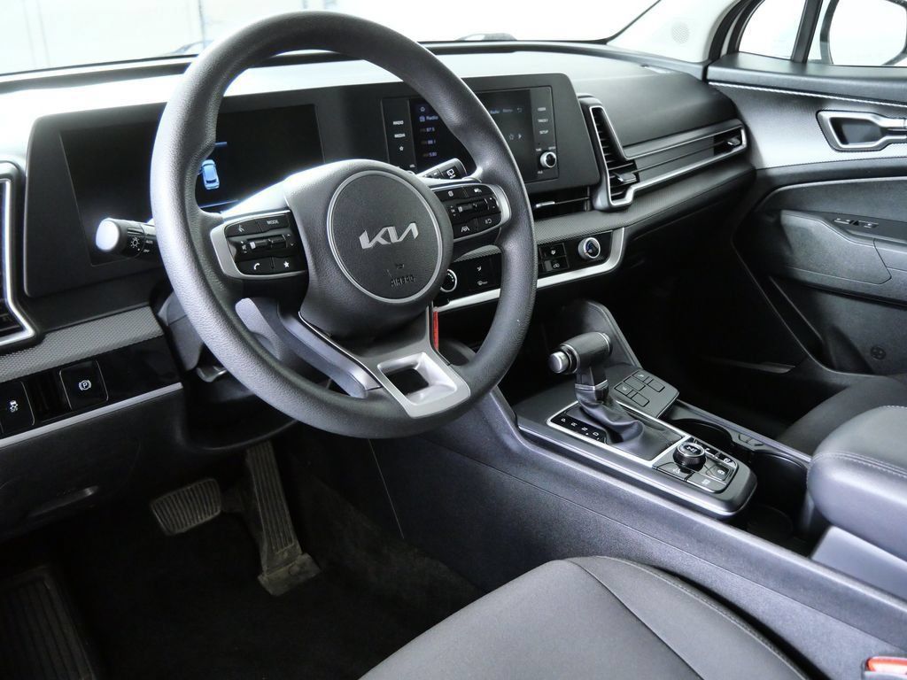 Used 2023 Kia Sportage LX AWD/4WD image 3