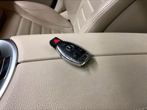 Used 2017 Mercedes-Benz GLC 300 4MATIC image 11