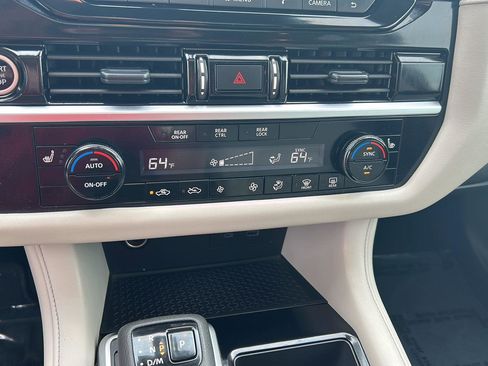 Used 2024 Nissan Pathfinder SV w/ SV Premium Package AWD/4WD image 13