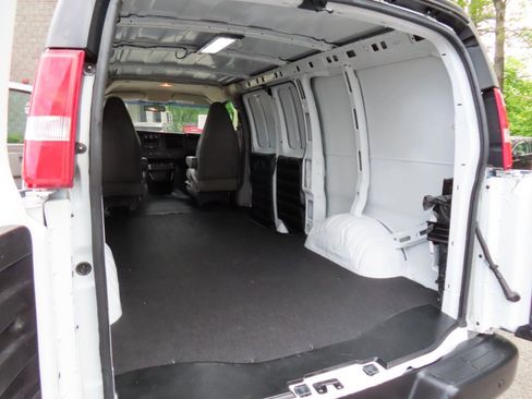 Used 2023 Chevrolet Express 3500 w/ Driver Convenience Package RWD image 4