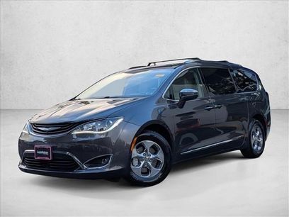 Used 2018 Chrysler Pacifica Limited w/ Advanced Safetytec Group