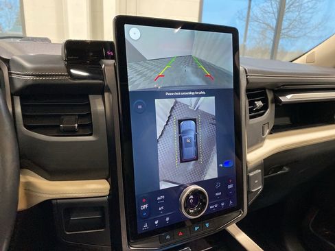 Used 2023 Ford Expedition Platinum image 8