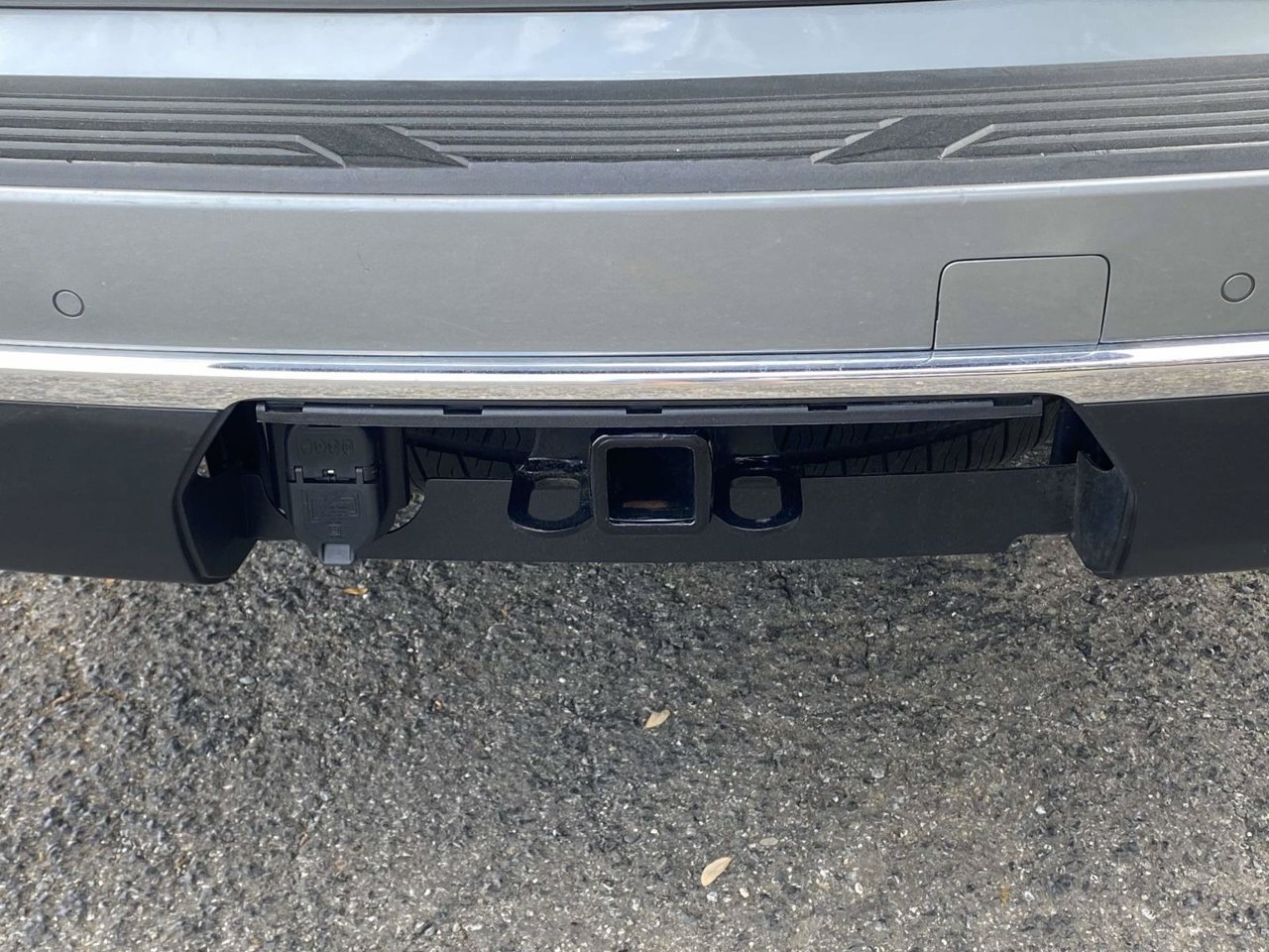 Used 2024 Chevrolet Suburban Premier RWD image 12