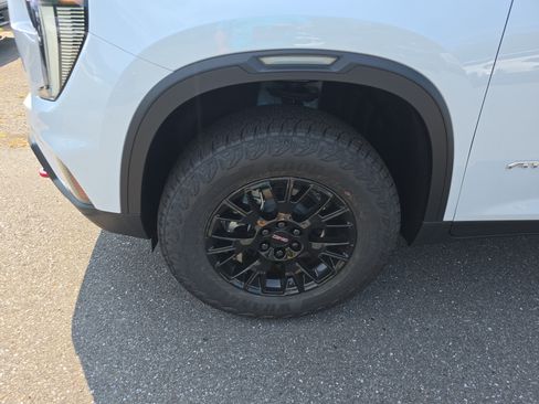 New 2026 GMC Acadia AT4 w/ Luxury Package AWD/4WD image 12