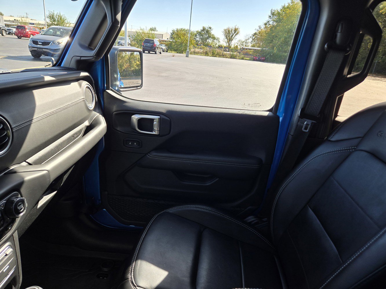 Used 2020 Jeep Gladiator Overland AWD/4WD image 16