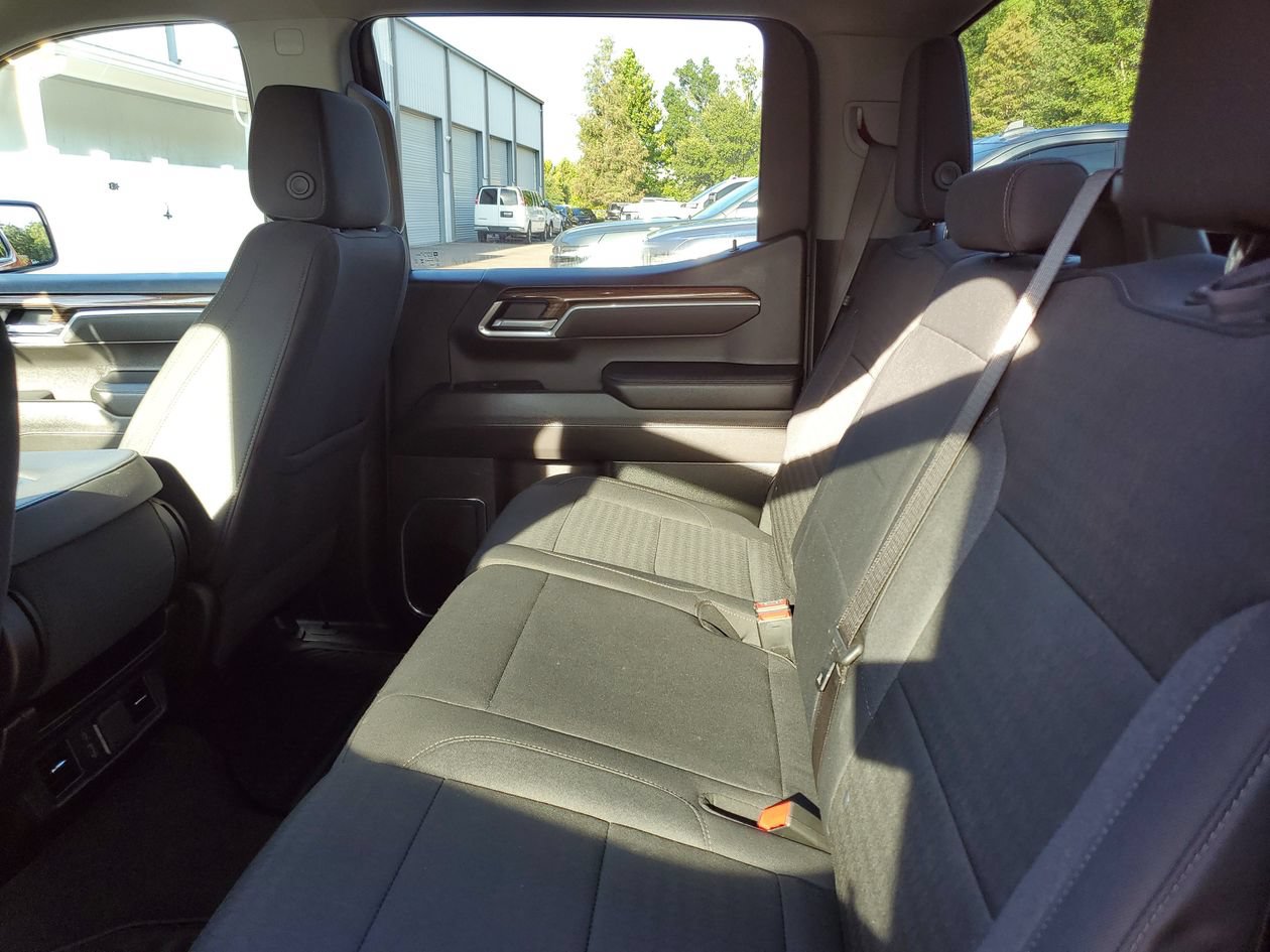 Used 2025 Chevrolet Silverado 1500 LT RWD image 11