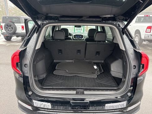 Used 2023 GMC Terrain SLT w/ Infotainment Package II image 17