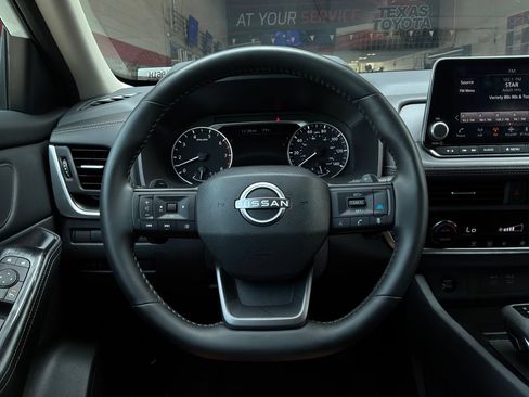 Used 2026 Nissan Rogue SV FWD image 35
