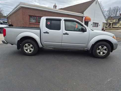 Used 2010 Nissan Frontier SE AWD/4WD image 6