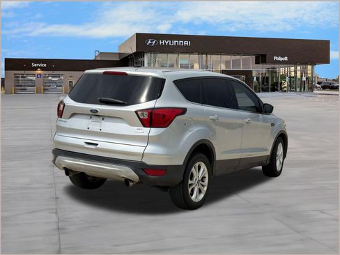Used 2019 Ford Escape SE FWD image 9
