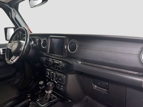 Used 2021 Jeep Wrangler Unlimited Sahara w/ Cold Weather Group AWD/4WD image 32
