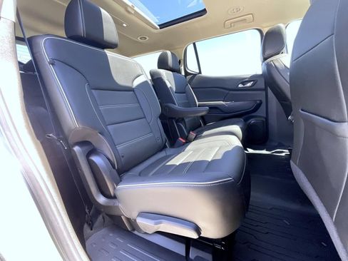 Used 2023 GMC Acadia Denali w/ Denali Ultimate Package AWD/4WD image 22