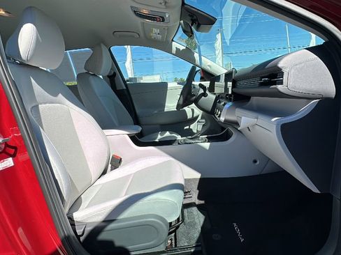 Certified 2024 Hyundai Kona SE image 12