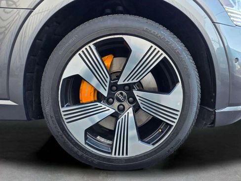 Used 2019 Audi e-tron Prestige w/ Prestige Package image 11