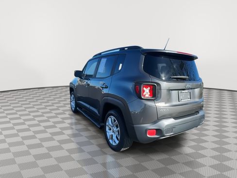 Used 2017 Jeep Renegade Latitude w/ Popular Equipment Group image 7