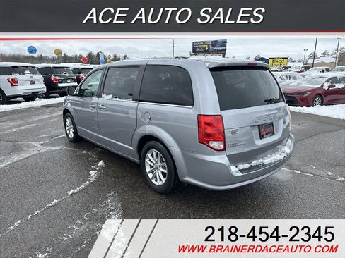Used 2019 Dodge Grand Caravan SXT image 3