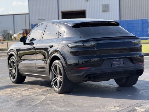 Used 2023 Porsche Cayenne Coupe w/ Premium Package AWD/4WD image 10
