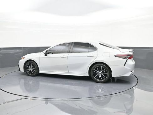 Used 2023 Toyota Camry SE FWD image 5