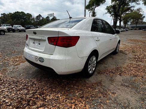 Used 2010 Kia Forte LX w/ Convenience Pkg image 4