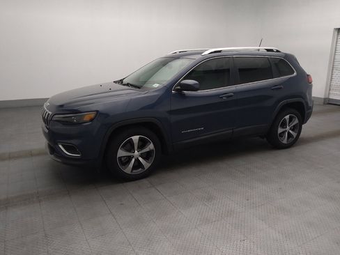 Used 2019 Jeep Cherokee Limited FWD image 2