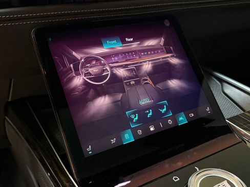 Certified 2025 Cadillac Escalade ESV Premium Luxury image 36