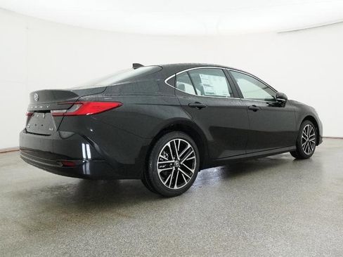 Used 2026 Toyota Camry XLE AWD/4WD image 6