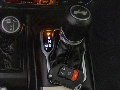 Used 2024 Jeep Wrangler Unlimited Rubicon w/ Technology Group image 31