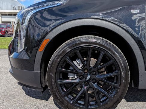 Used 2023 Cadillac XT4 Luxury w/ Cold Weather Package AWD/4WD image 3