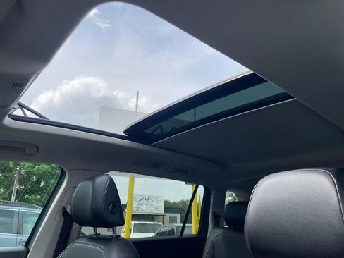 Used 2019 Volkswagen Tiguan SE image 16