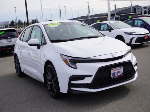 Used 2024 Toyota Corolla SE image 1