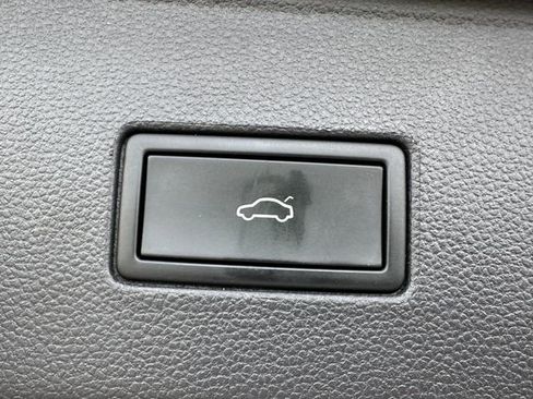 Used 2023 Volkswagen Atlas SE image 16