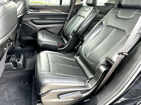 Used 2023 Jeep Grand Cherokee L Limited w/ Luxury Tech Group II RWD image 16