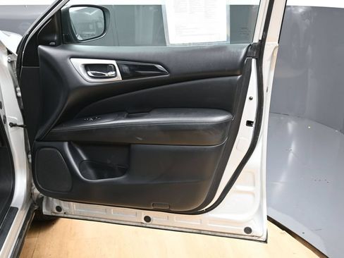 Used 2020 Nissan Pathfinder SV AWD/4WD image 33