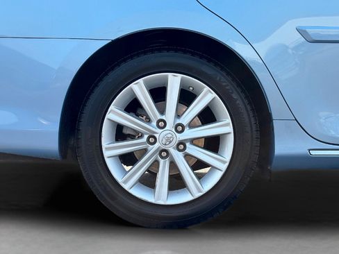 Used 2012 Toyota Camry XLE FWD image 8