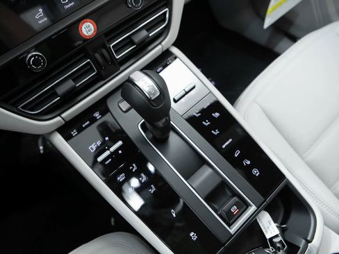 New 2026 Porsche Macan Turbo AWD/4WD image 28